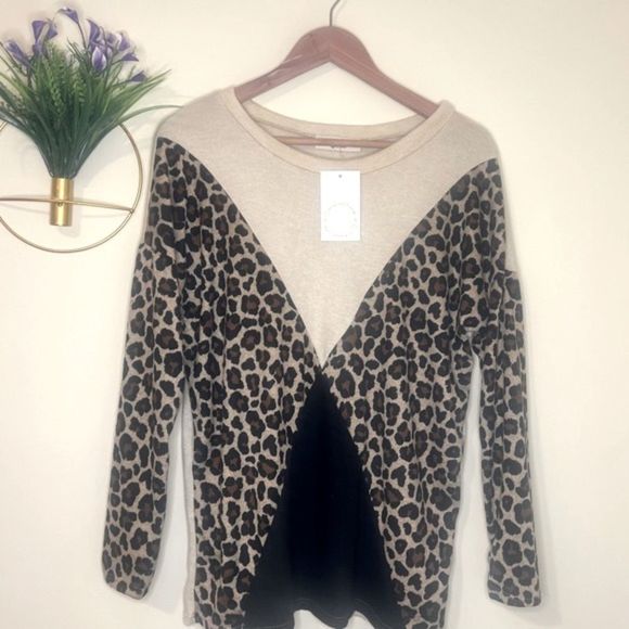 Haptics long-sleeve leopard sweater top - Picture 3 of 4
